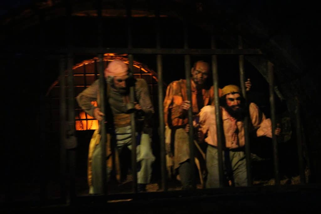 Pirates of the Caribbean - Disneyland Paris - Prisoners