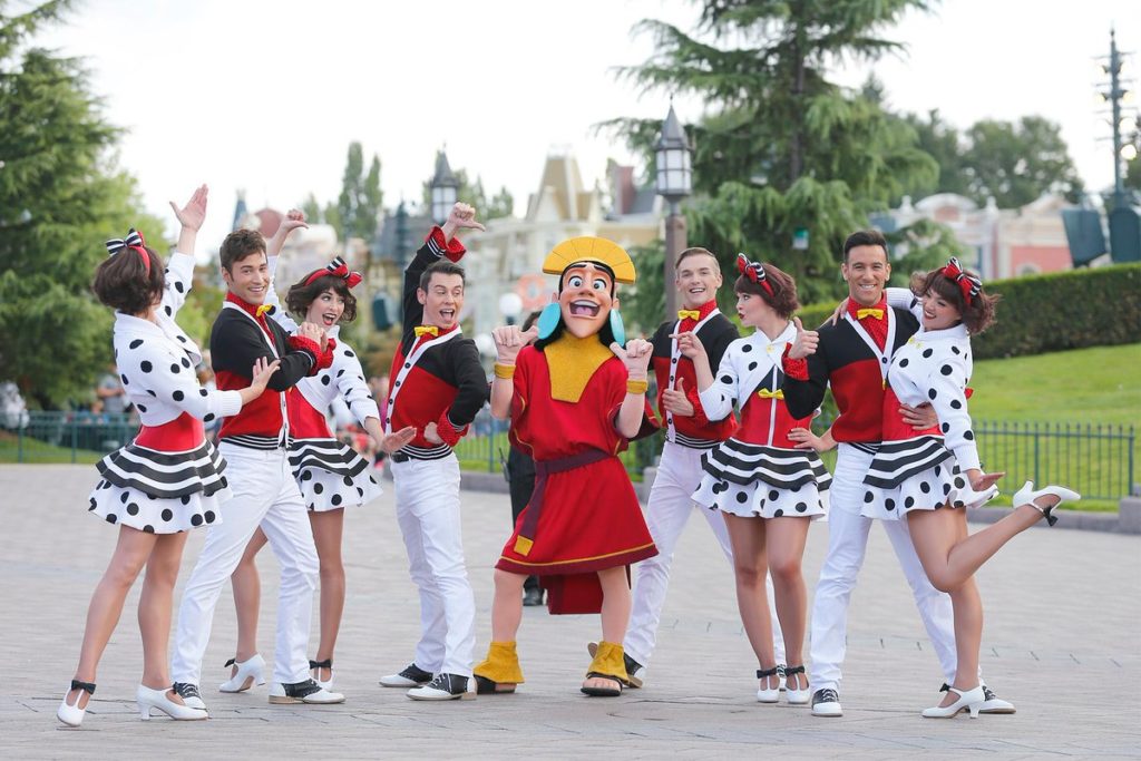 Disneyland Paris - Tuesday is a Guest Star Day - Emporer's New Groove - Kuzco