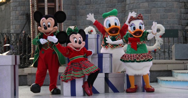 Disneyland Parijs - Kerstmis 2017 - Donald, Daisy, Mickey en Minnie tijdens Stitchmas