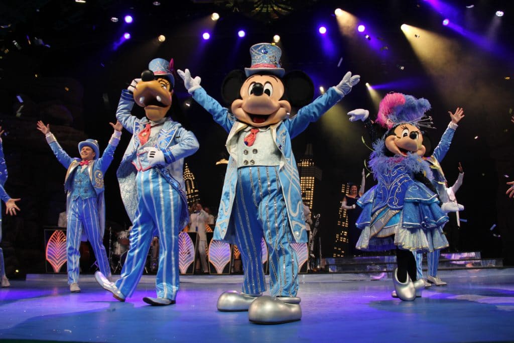 Disneyland Paris - Christmas 2017 - Mickey, Goofy and Minnie during Christmas Big Band