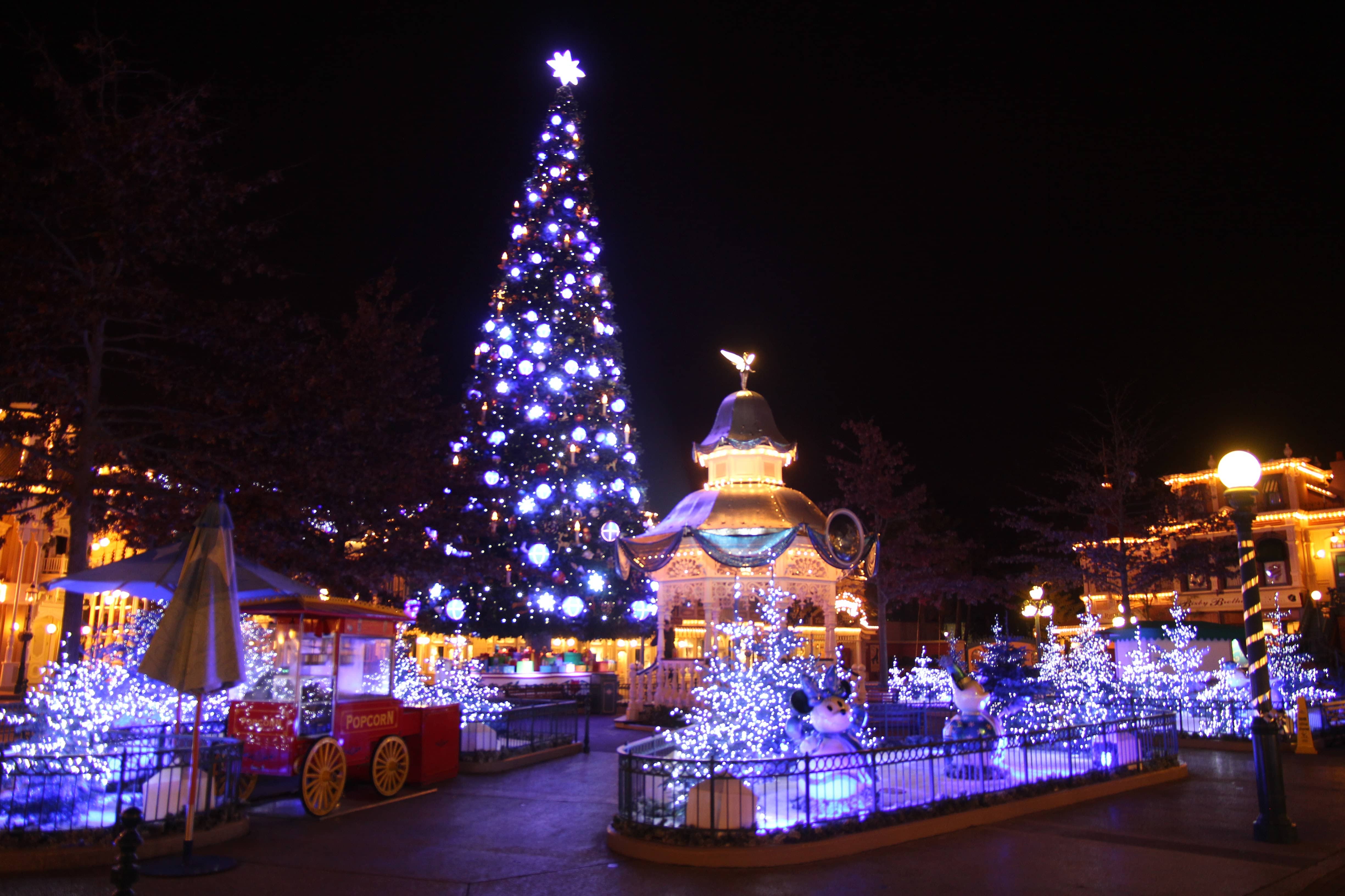 Disneyland Paris - Christmas 2017 - Townsquare by night