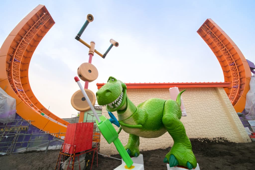 Shanghai Disney Resort - Toy Story Land - Rex and Trixie (1)