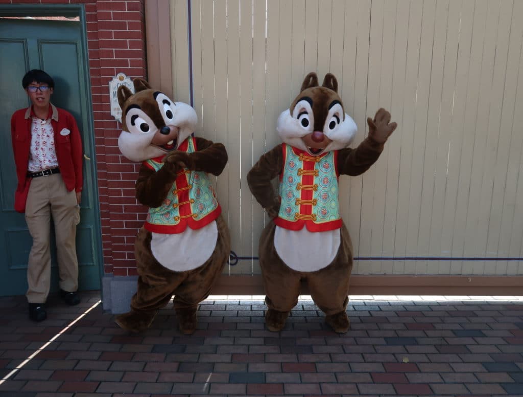Hong Kong Disneyland - Chinese New Year 2019 - The Year of the Pig - Mickey Kitto - Chip n dale