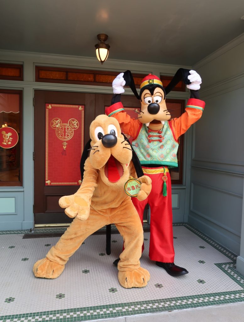 Hong Kong Disneyland - Chinese New Year 2019 - The Year of the Pig - Mickey Kitto - Pluto and Goofy