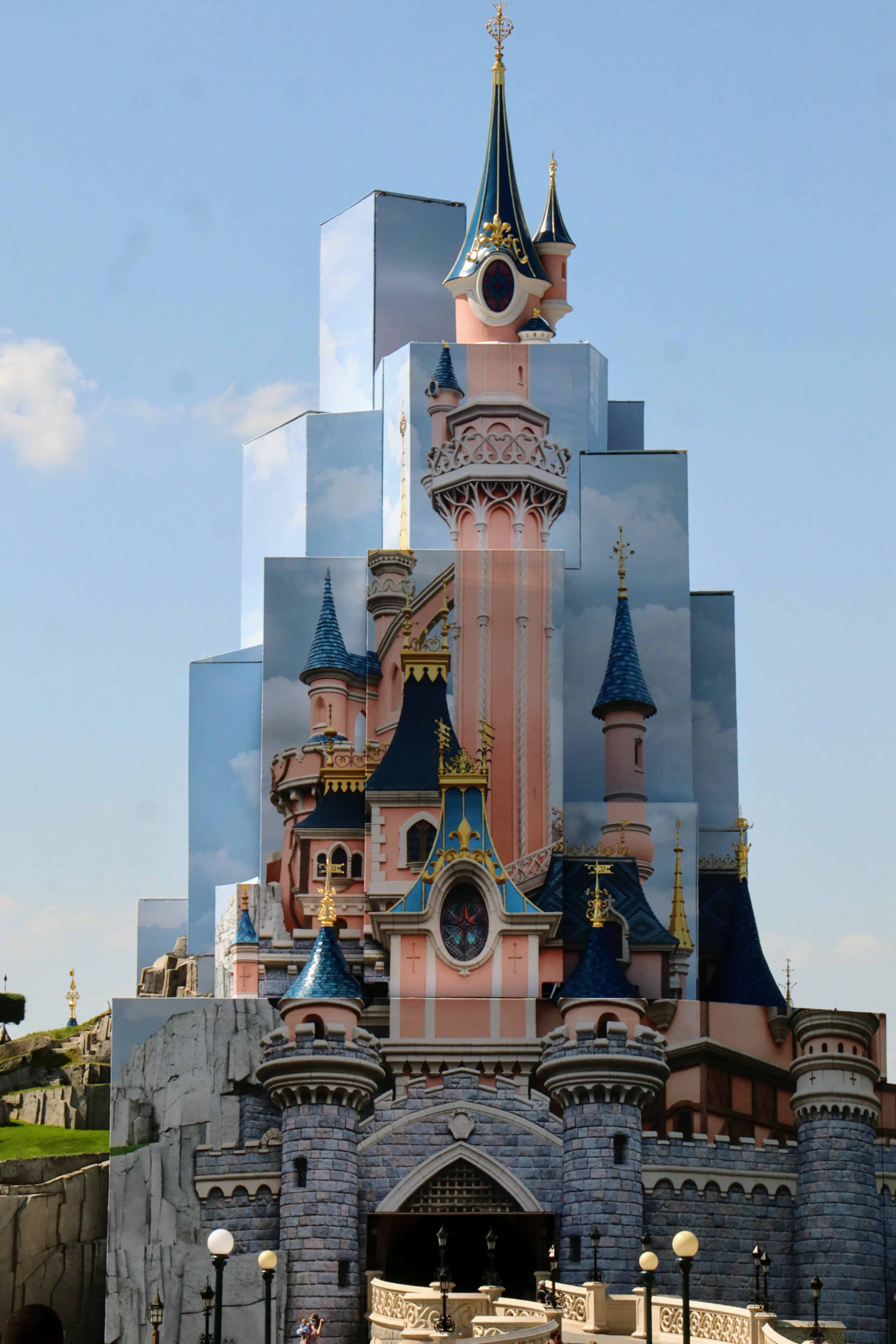 paris disneyland castle  Disneyland paris castle, Disneyland castle,  Disney paris